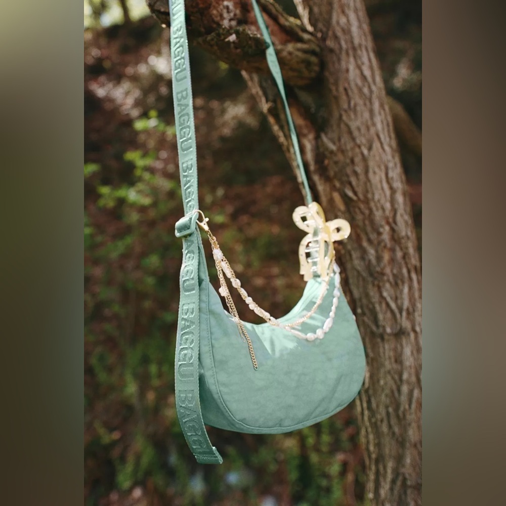 BAGGU Small Crescent- Seafoam - UO Exclusive Aqua Monochrome Strap - Picture 3 of 4